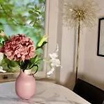 Enchanting 2Brgarden Flat